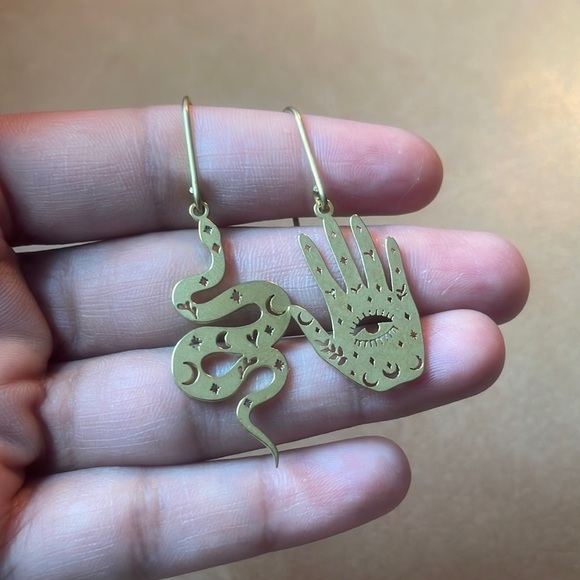 Asymmetrical 🪬hamsa and 🐍 snake earrings gold brass fish hook charm pend… - Picture 4 of 5